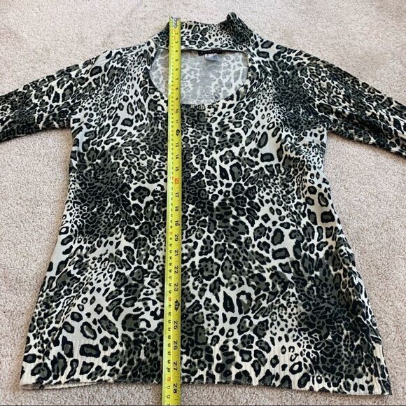 VENUS Green cream keyhole high neck long sleeve leopard cheetah print top size M - Picture 7 of 8